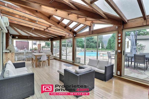 Charmante maison  individuelle, 4 chambres, 7 pièces, piscine