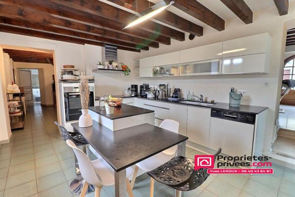 Charmante maison  individuelle, 4 chambres, 7 pièces, piscine