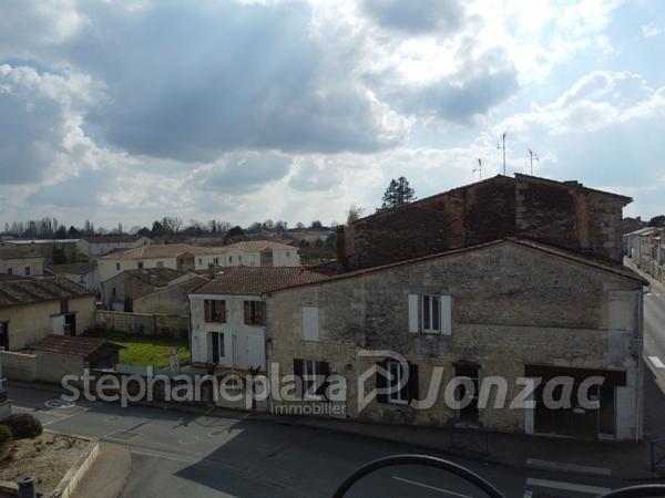 Grand Immeuble avec nombreuses possibilités