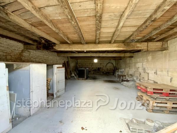 Grand Immeuble avec nombreuses possibilités