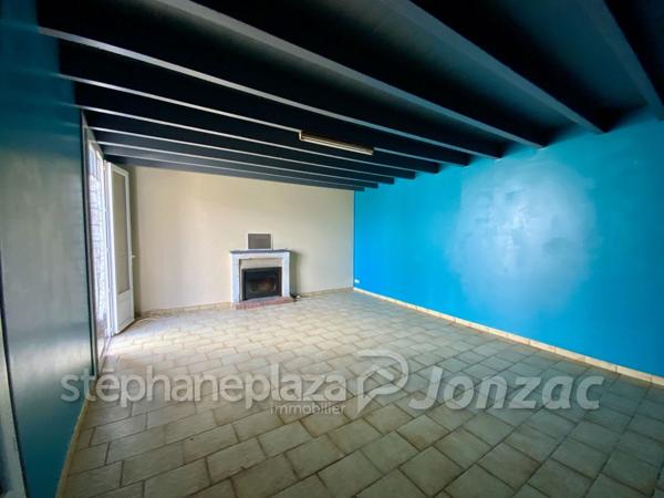 Grand Immeuble avec nombreuses possibilités