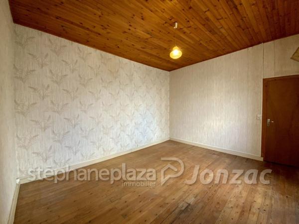 Grand Immeuble avec nombreuses possibilités