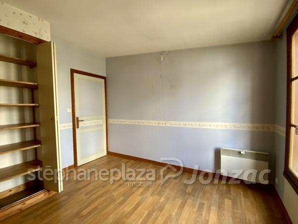 Grand Immeuble avec nombreuses possibilités