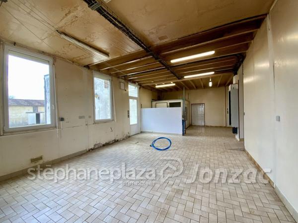 Grand Immeuble avec nombreuses possibilités