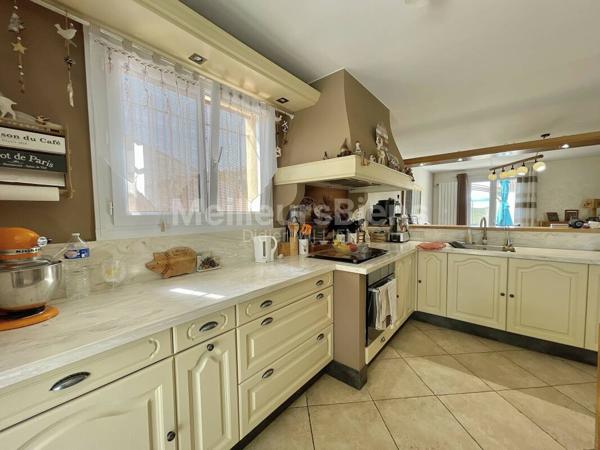 Charmante maison de 130 m2 avec piscine à et garage (VIDEO 4K SUR DEMANDE)