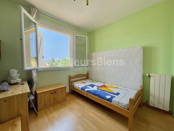 Charmante maison de 130 m2 avec piscine à et garage (VIDEO 4K SUR DEMANDE)