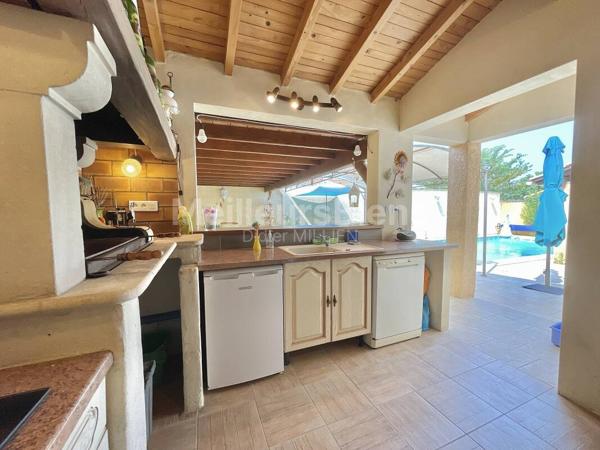 Charmante maison de 130 m2 avec piscine à et garage (VIDEO 4K SUR DEMANDE)