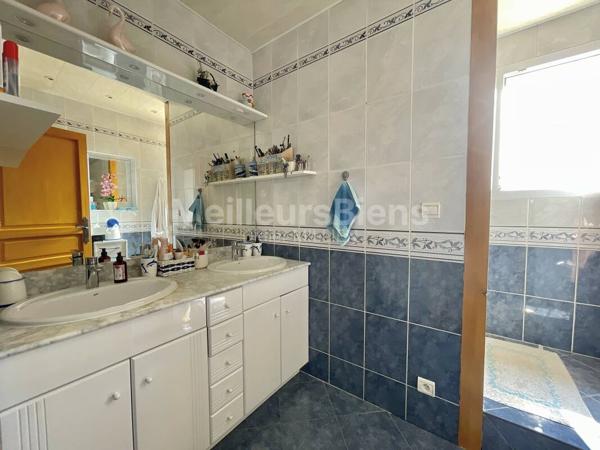 Charmante maison de 130 m2 avec piscine à et garage (VIDEO 4K SUR DEMANDE)