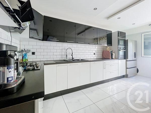 Appartement F4 à vendre  4 pièces - 82,30 m 2   VANDOEUVRE LES NANCY  - 54