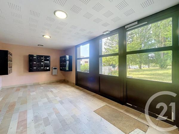 Appartement F4 à vendre  4 pièces - 82,30 m 2   VANDOEUVRE LES NANCY  - 54