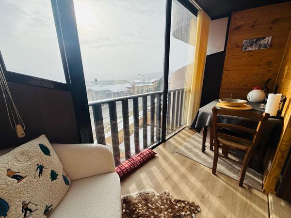 STUDIO entièrement rénové avec place de stationnement privative