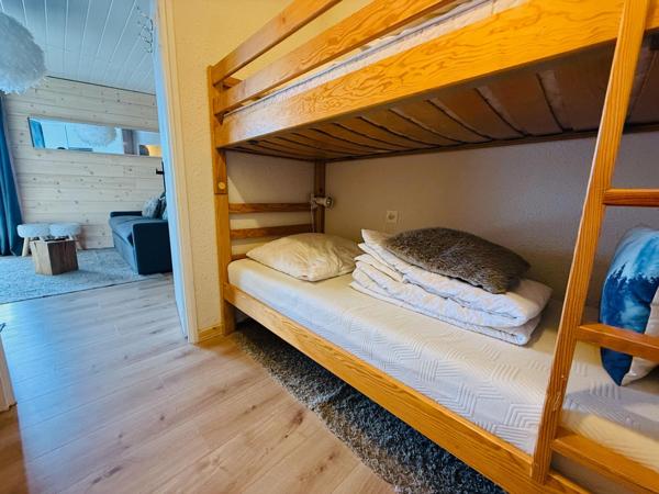 STUDIO entièrement rénové avec place de stationnement privative