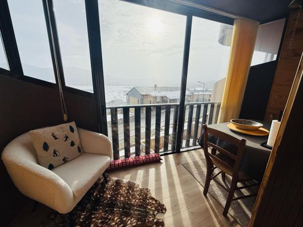 STUDIO entièrement rénové avec place de stationnement privative