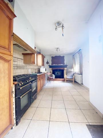 Maison Brassagaise au coeur du village avec double garages et cour interieur