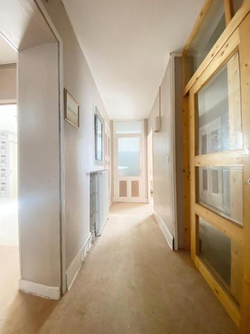 Maison Brassagaise au coeur du village avec double garages et cour interieur