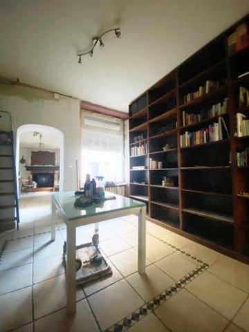 Maison Brassagaise au coeur du village avec double garages et cour interieur