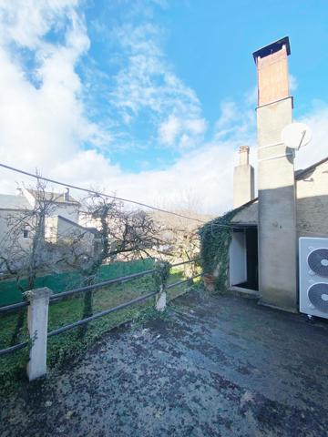 Maison Brassagaise au coeur du village avec double garages et cour interieur