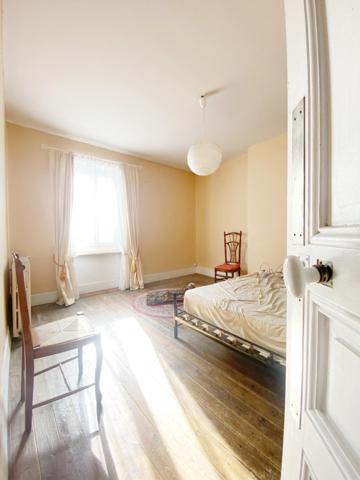 Maison Brassagaise au coeur du village avec double garages et cour interieur