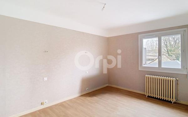 Appartement à louer    5 pièces •  Terrasson-Lavilledieu