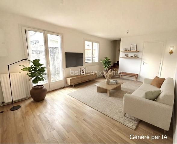 Dans une rue calme et pavillonnaire, cette maison de ville de 62 m² a été rénovée (peintures, parquet, cuisine, salle de bain). 

Elle se compose de :
- Au rez-de-chaussée : cuisine indépendante avec possibilité d’ouverture sur le séjour, salon, WC indépendant et pièce avec lavabo pouvant servir de buanderie ou de rangement.
- À l’étage : deux chambres et une salle de bain avec WC.

La maison dispose également d’une terrasse d’environ 40 m², offrant un espace extérieur pour les repas, les moments de détente ou pour recevoir.

Côté transports, elle se situe entre les stations Montreuil Hôpital et La Dhuys (ligne 11), avec plusieurs lignes de bus à proximité. Le RER E est accessible en deux stations. La ligne 11 dessert République en 25 min et Châtelet en 30 min, deux pôles majeurs de correspondance métro et RER (A,B,D).

Les commerces du quotidien, supermarchés, boulangeries, pharmacies, restaurants, services et professionnels de santé, ainsi que les écoles maternelles, élémentaires et collèges sont accessibles à proximité.

Un bien adapté à un premier achat ou à une famille, avec un extérieur privé et un accès rapide à Paris.

Les photos donnent une idée, la visite fait la différence. 
Et si je vous la faisais découvrir ?