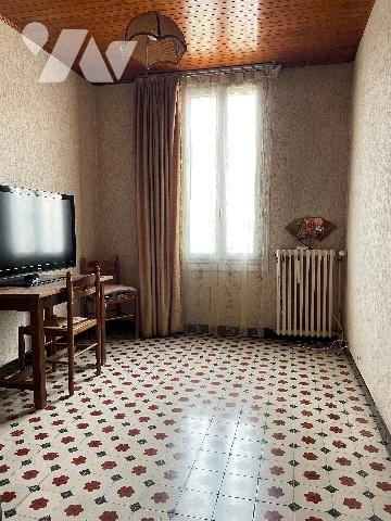 À seulement 5 minutes à pied du village, découvrez cette charmante villa lumineuse d’environ 87 m²