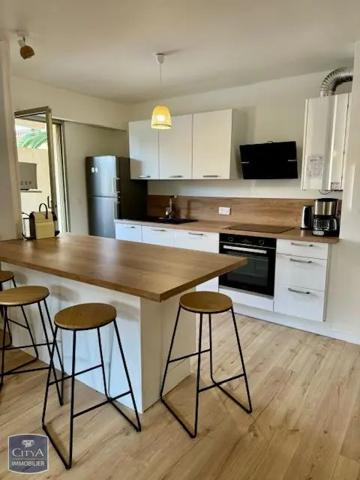 Appartement à louer 3 pièces 69.61m² Saint-Raphaël (83700)