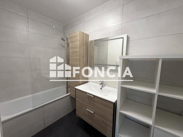Location Appartement 4 pièces 84 m² - Angouleme 16000
