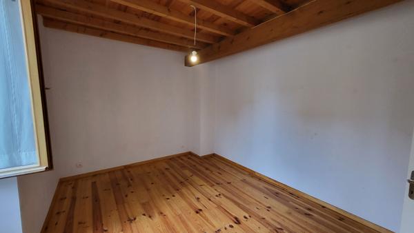 SPACIEUSE MAISON AVEC JARDIN AU MAS SAINTES PUELLES