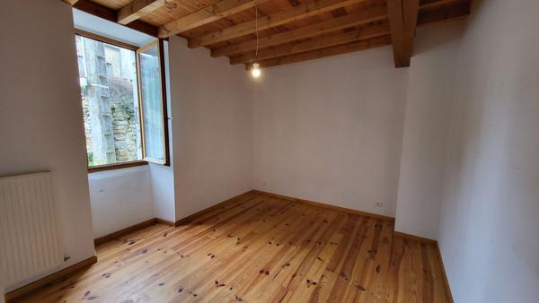 SPACIEUSE MAISON AVEC JARDIN AU MAS SAINTES PUELLES