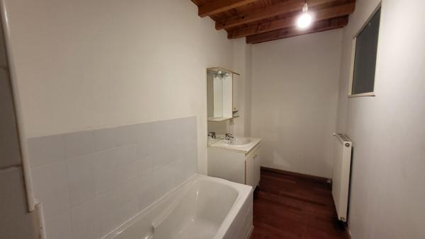 SPACIEUSE MAISON AVEC JARDIN AU MAS SAINTES PUELLES