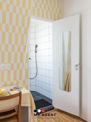Chambre de service refaite à neuf – Saint-Lazare – Paris 8ème (75)