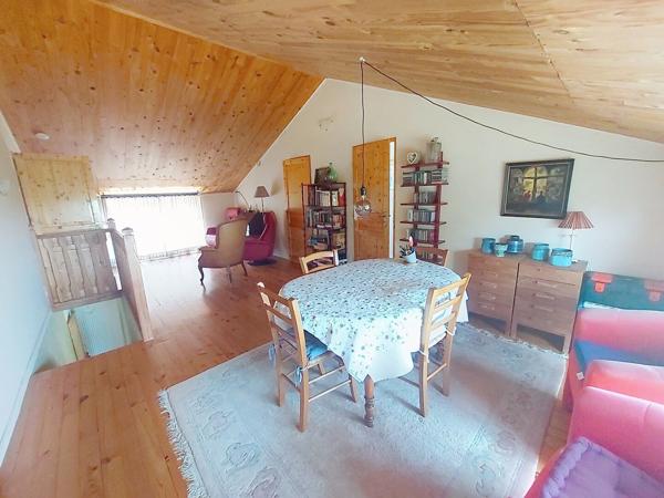 BELLE PROPRIETE ISOLEE AVEC PISCINE ET VUE DEGAGEE