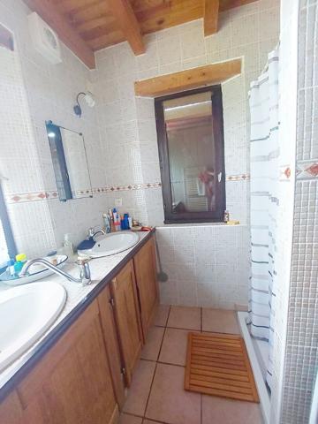 BELLE PROPRIETE ISOLEE AVEC PISCINE ET VUE DEGAGEE