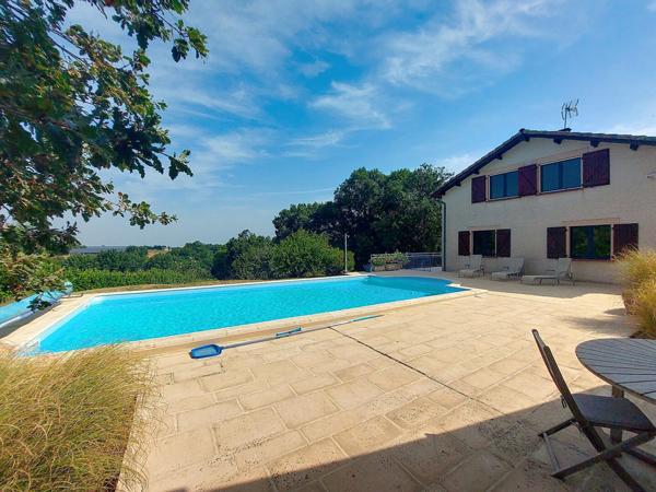 BELLE PROPRIETE ISOLEE AVEC PISCINE ET VUE DEGAGEE