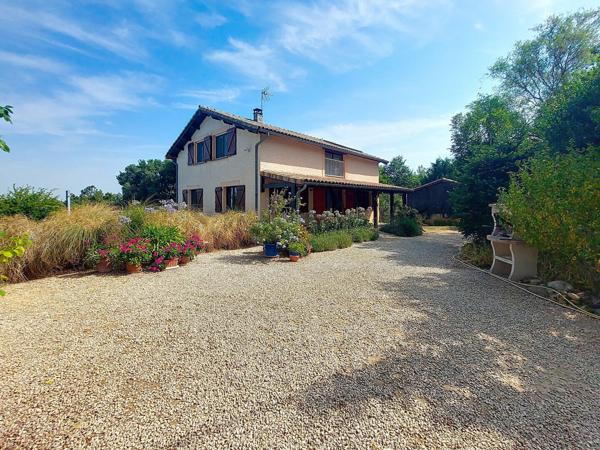 BELLE PROPRIETE ISOLEE AVEC PISCINE ET VUE DEGAGEE