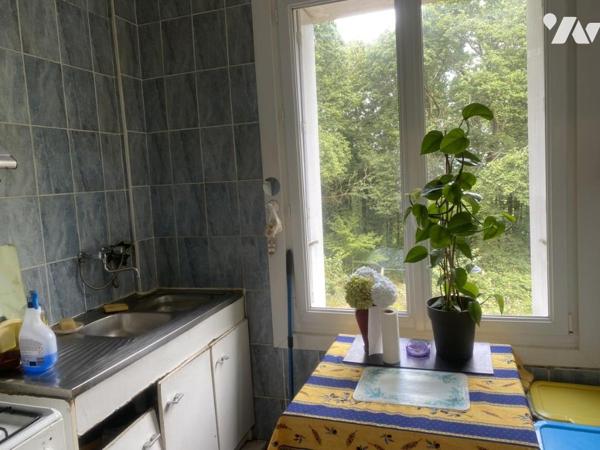 Proche bourg tous commerces, MAISON avec TERRAIN