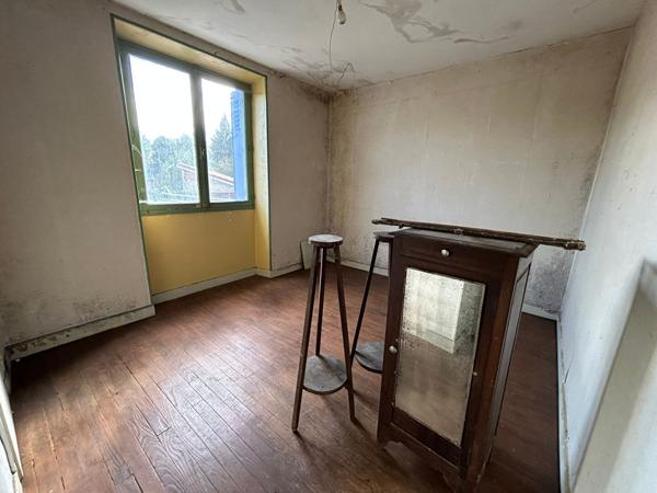 A VENDRE MAISON DIVISEE EN 3 APPARTEMENTS + TERRASSES + GARAGE + JARDIN