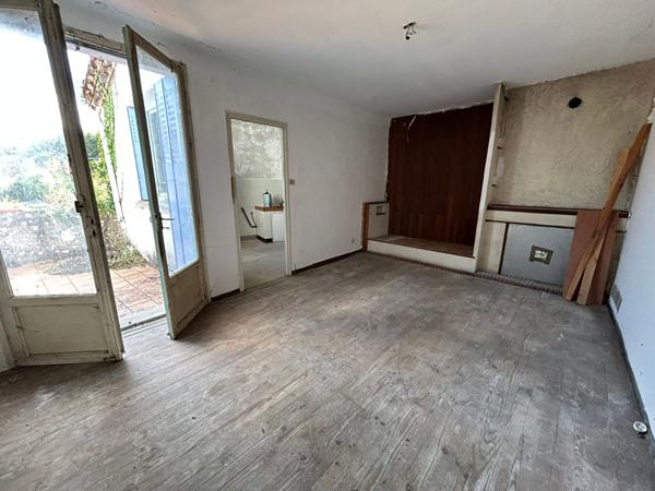 A VENDRE MAISON DIVISEE EN 3 APPARTEMENTS + TERRASSES + GARAGE + JARDIN