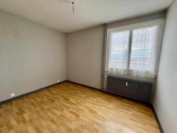 APPARTEMENT T2 A LOUER A RIORGES - MAIRIE