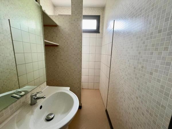 APPARTEMENT T2 A LOUER A RIORGES - MAIRIE