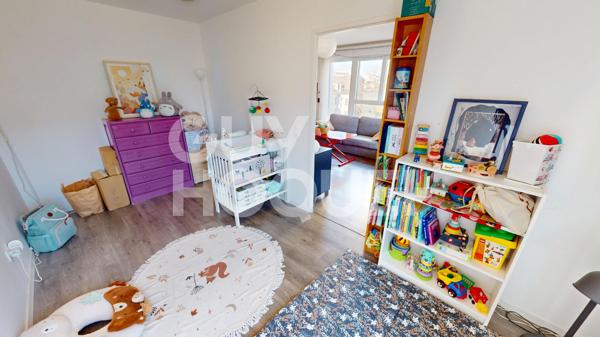 Appartement contemporain avec balcon dans une résidence récente de standing à Ivry-sur-Seine
