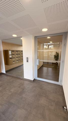 Appartement contemporain avec balcon dans une résidence récente de standing à Ivry-sur-Seine