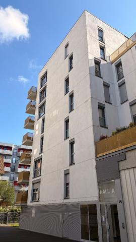 Appartement contemporain avec balcon dans une résidence récente de standing à Ivry-sur-Seine