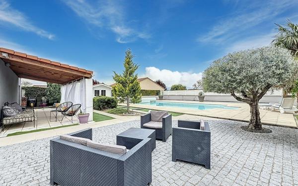 Maison à vendre    6 pièces • 189,26 m2 Le Cendre