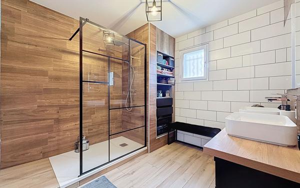 Maison à vendre    6 pièces • 189,26 m2 Le Cendre