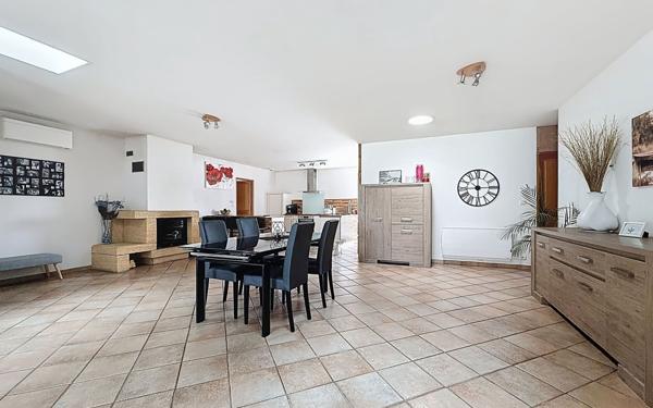 Maison à vendre    6 pièces • 189,26 m2 Le Cendre