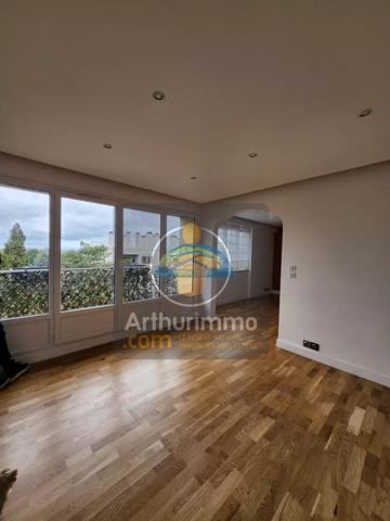 Location                                                      Appartement
                        
                     4 pièces                                         à Chennevières-sur-Marne