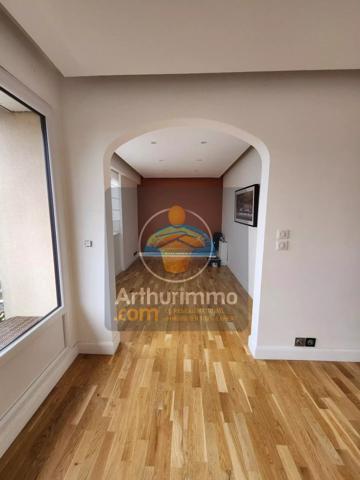 Location                                                      Appartement
                        
                     4 pièces                                         à Chennevières-sur-Marne