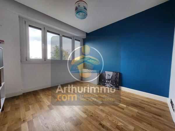 Location                                                      Appartement
                        
                     4 pièces                                         à Chennevières-sur-Marne