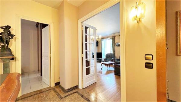 République / Oberkampf : Élégant appartement familial de 105 m² avec ascenseur